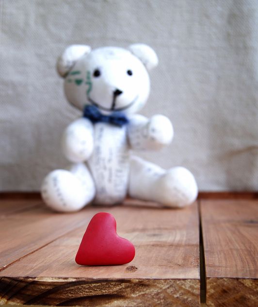 Old teddybear and and heart for Valentine's Day - image gratuit #183881 