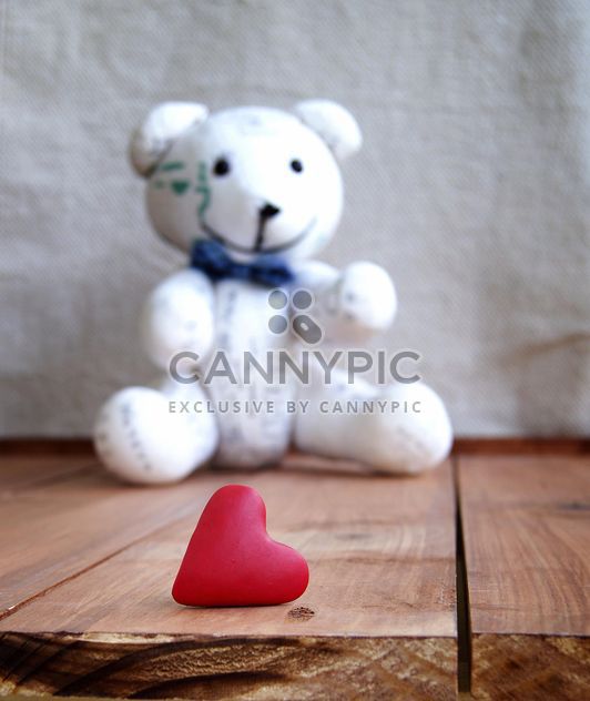 Old teddybear and and heart for Valentine's Day - image #183881 gratis
