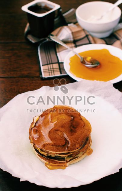 Pancakes with honey - image #185841 gratis