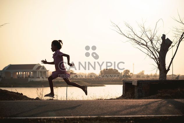 Girl running in park - image #186091 gratis