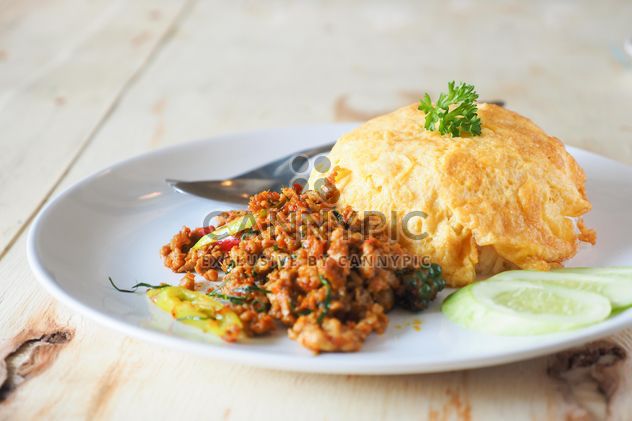 pork fried with chilli and omelet on rice - бесплатный image #187011