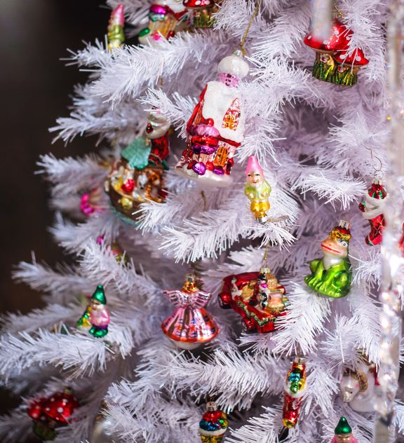 Christmas tree with decorations - Kostenloses image #187331