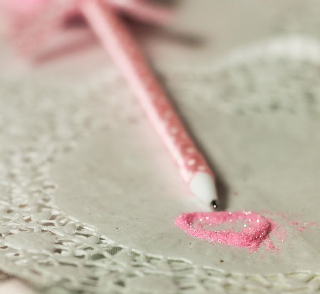pink polkadot pen with a heart of glitter - image #187441 gratis
