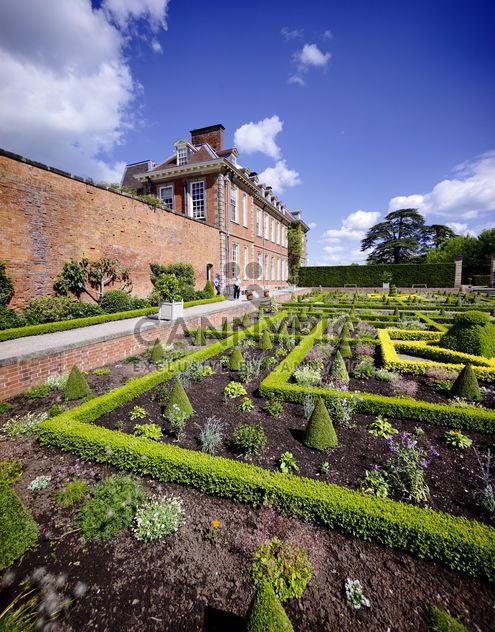 Stately home and garden - image gratuit #198271 