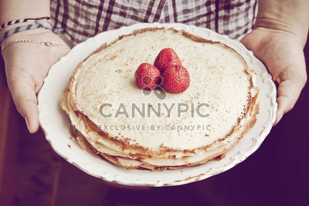 Pancakes with strawberries - image #198491 gratis
