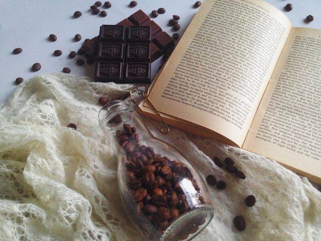Coffee beans, chocolate and warm scarf - image #198771 gratis