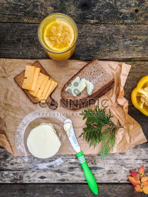 breakfast with sandwich and juice - image gratuit #198941 