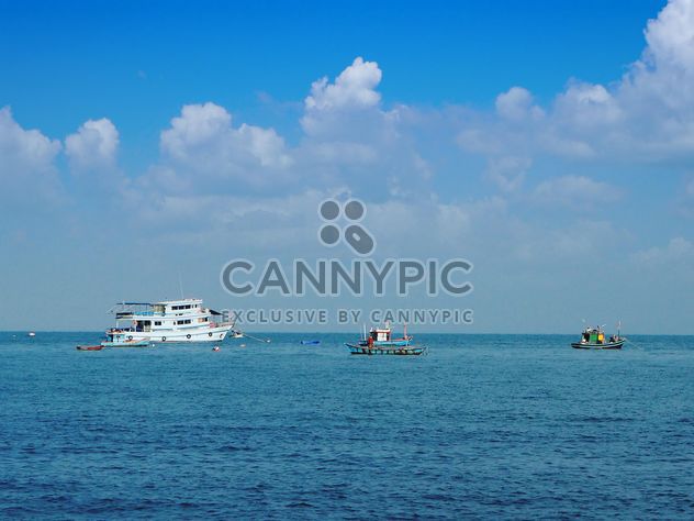 Boats in the sea, Chonburi, Thailand - image #201491 gratis