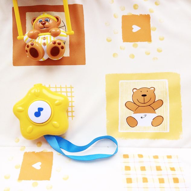 Teddy bear and toy star on cute background - бесплатный image #301351