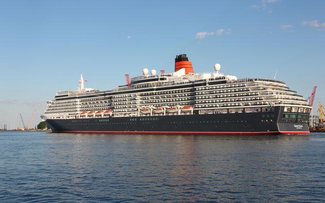 large beautiful cruise ship at sea - image #301601 gratis