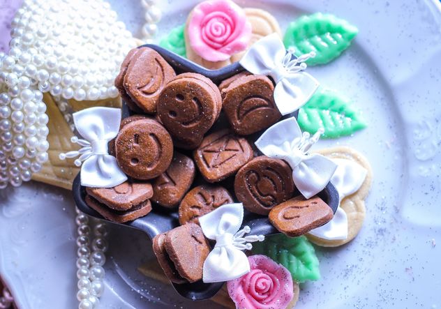 Tiny chocolate cookies still life - бесплатный image #302501