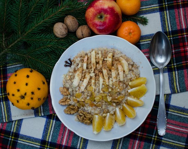 Oatmeal with fruit and nuts - image #303311 gratis