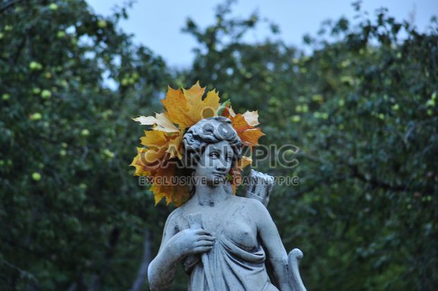 a wreath of maple leaves on the statue - Free image #304011