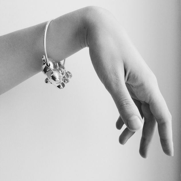 woman's hand with silver bracelet - image #304101 gratis