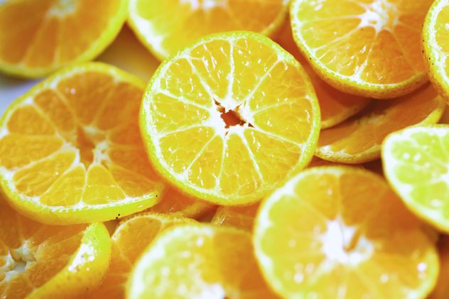 Sliced fresh oranges - image gratuit #305361 