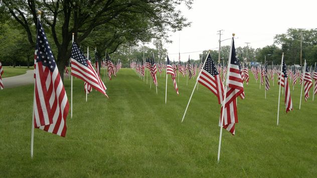 USA Flags ready for Memorial Day - image gratuit #305711 