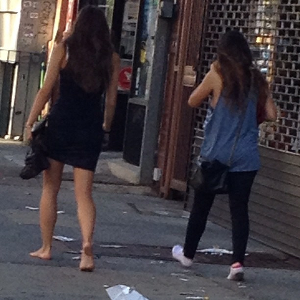 And why we are at it how about a nice Friday morning walk of shame shoeless down the clean streets of NYC... Yes chick on the right is still wearing socks but also #nobrarevolution #walkofshame #eastvillage - image gratuit #314931 