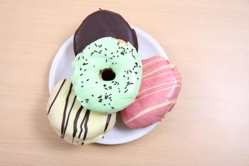 Colorful Donuts on white plate - бесплатный image #317381
