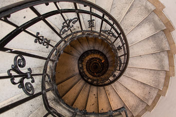 Spiral stairs in Saint Istvan Basilika in Budapest - бесплатный image #321331