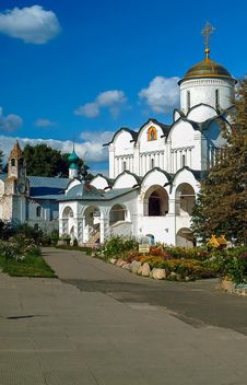 Pokrovsky cathedral in Suzdal - image #326551 gratis