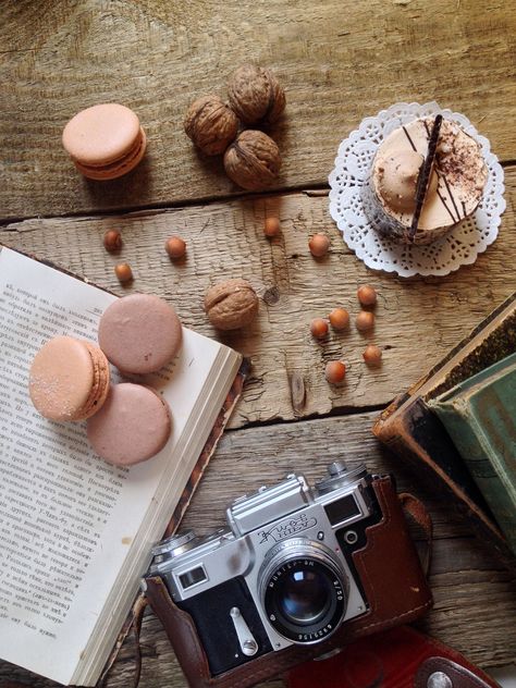 Macaroons, cake, nuts, old camera and books - image #329101 gratis