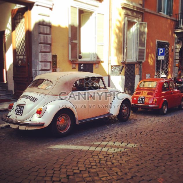 Old cars parked in street - image gratuit #331411 