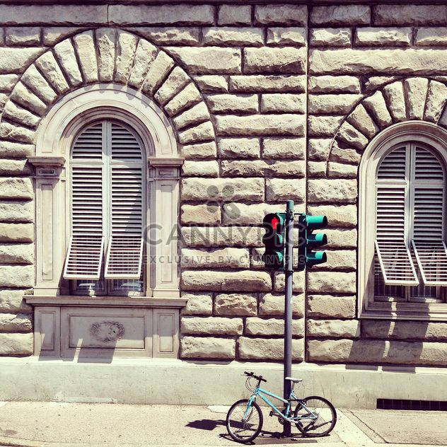 Bicycle and traffic lights near house in Florence - image gratuit #332031 