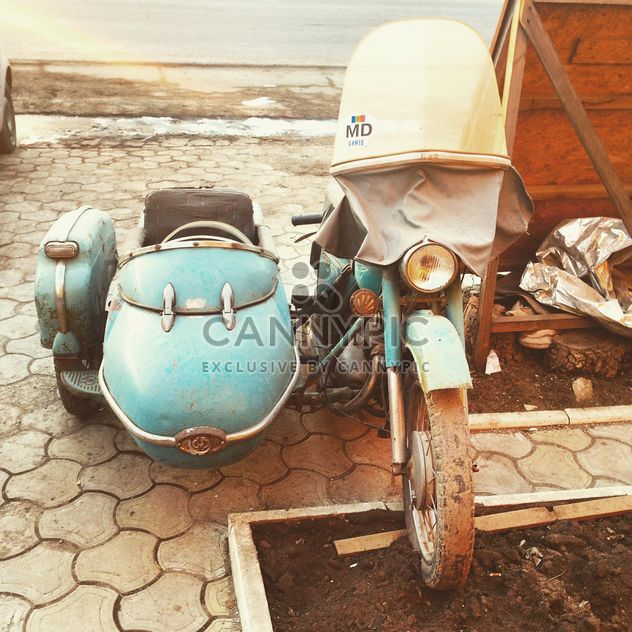 Old motorcycle in street - бесплатный image #332121