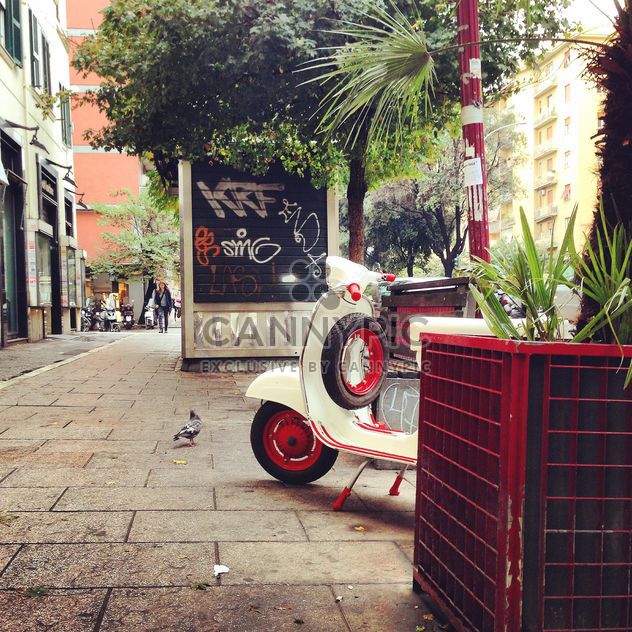 White Vespa scooter in street - image gratuit #332291 
