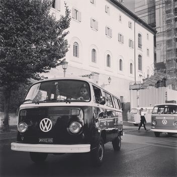 Old Volkswagen Van - image gratuit #332351 