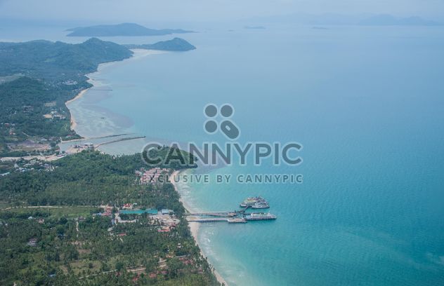 Blue sea of Nopparat beach,Krabi - Kostenloses image #333141