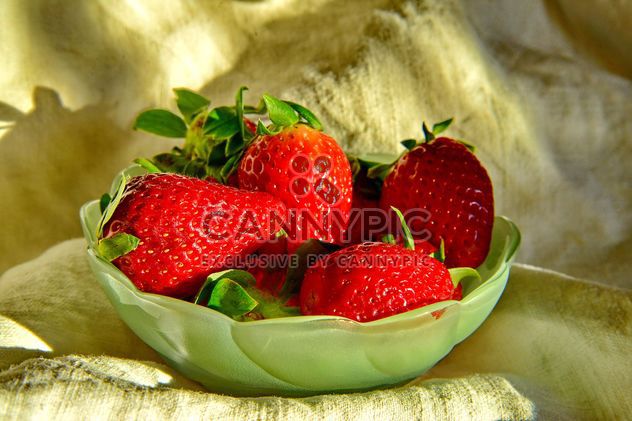 still life of strawberries - image gratuit #334271 