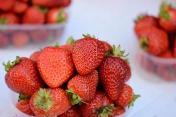 Strawberry in bowls - image gratuit #334301 