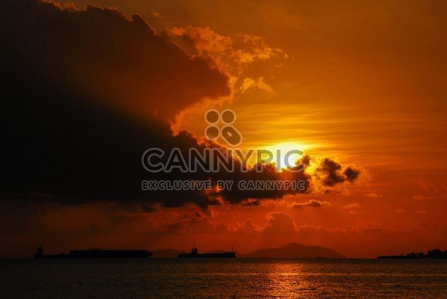 Dark orange sunset - image gratuit #344111 