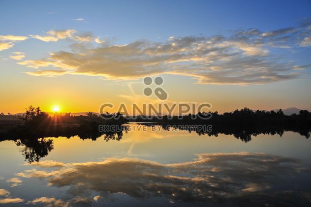 Morning sunrise on a lake - image #344231 gratis