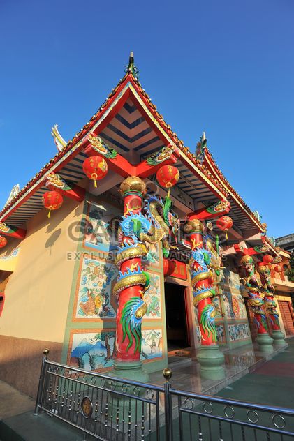 Thai temple under clear blue sky - бесплатный image #347211
