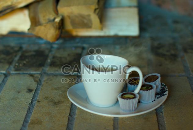 Cup of tea and chocolate candies - бесплатный image #347961