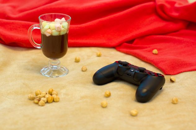 Hot cocoa with marshmallows and gamepad - Kostenloses image #347981
