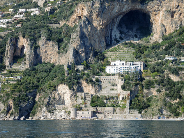 Italy (Amalfi) Amalfi coast dotted with marvellous caves!! - бесплатный image #398031