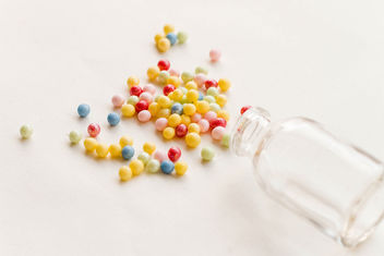 Spilled colorful sprinckles - бесплатный image #450111
