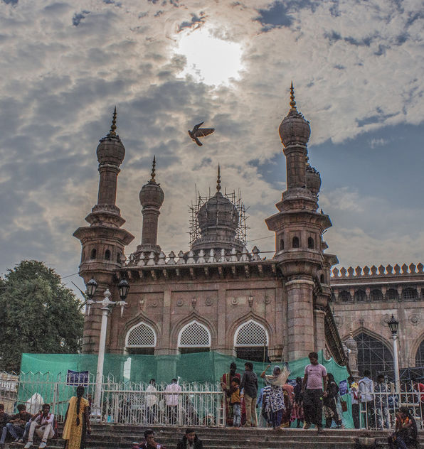 Mecca Masjid, is one of the oldest mosques in Hyderabad, Telangana in India, and it is one of the largest masjids in India. Makkah Masjid is a listed heritage building in the old city of Hyderabad, close to the historic landmarks of Chowmahalla Palace, La - Kostenloses image #456641