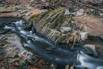Croydon Creek Meandering Through its Rocks - бесплатный image #459321