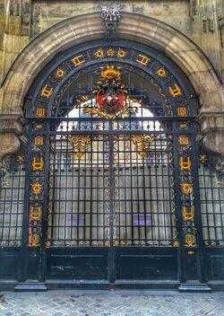 Paris France - Historic Iron Gate Shield - Vintage Gate - image gratuit #470301 