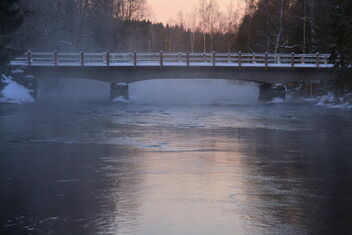 The stone-bridge over mistyriver - image gratuit #477951 